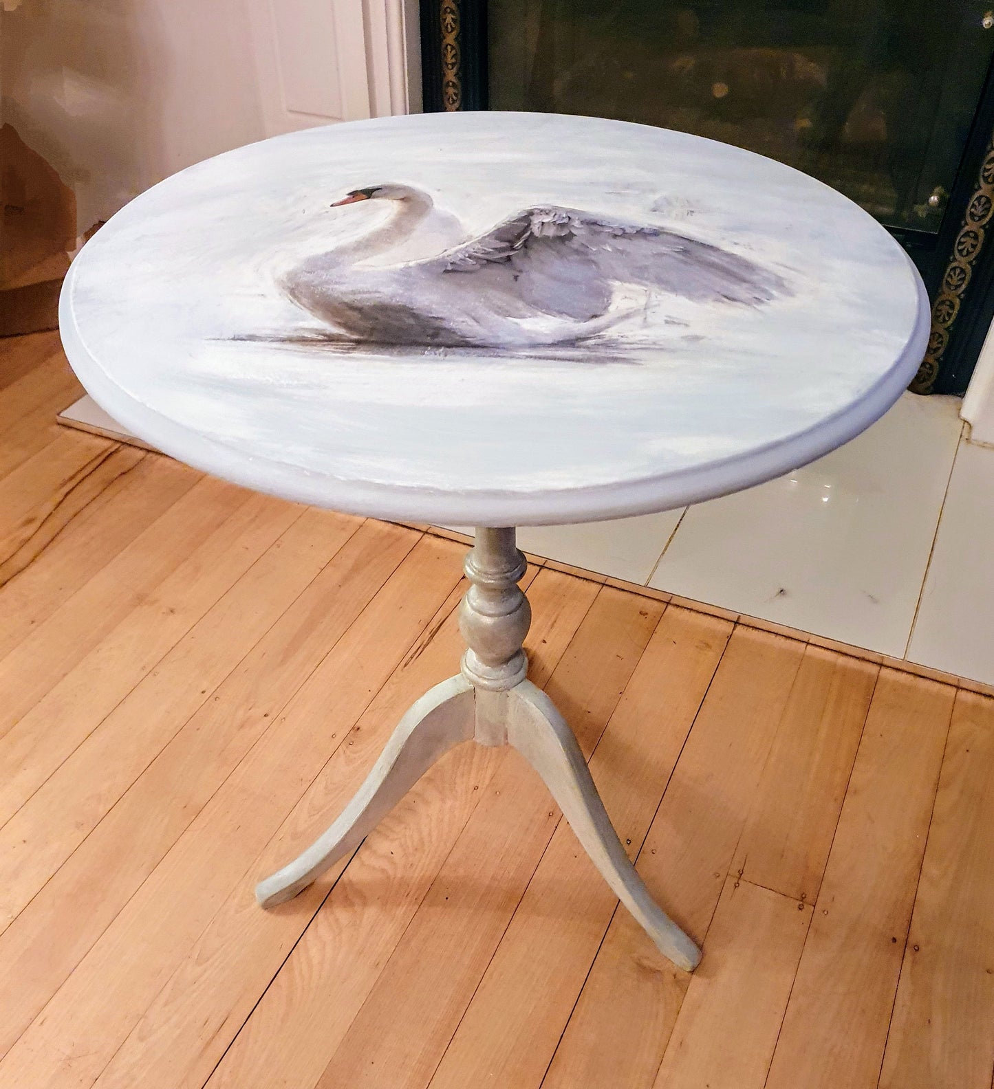 White Swan Round Table