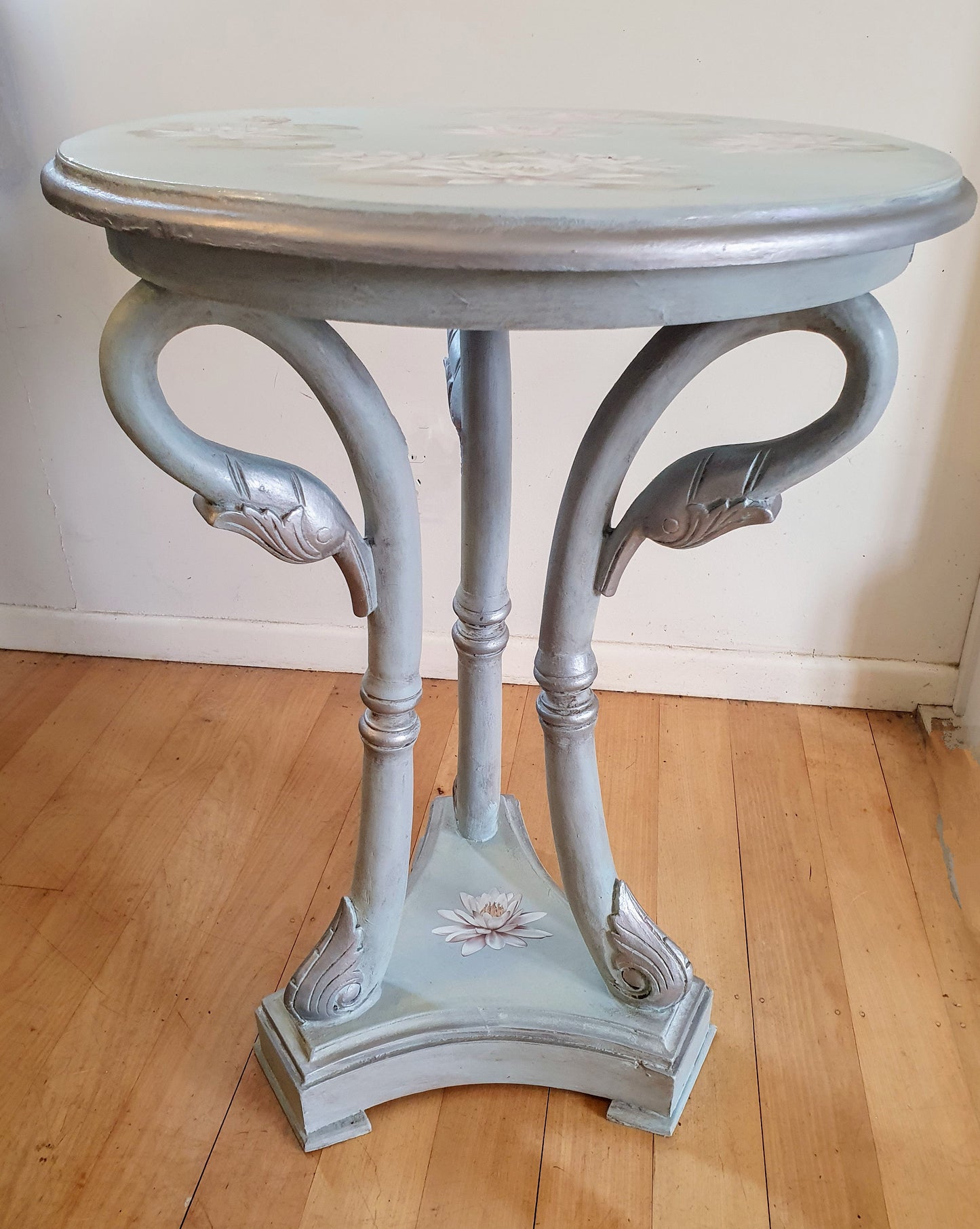Swan Table
