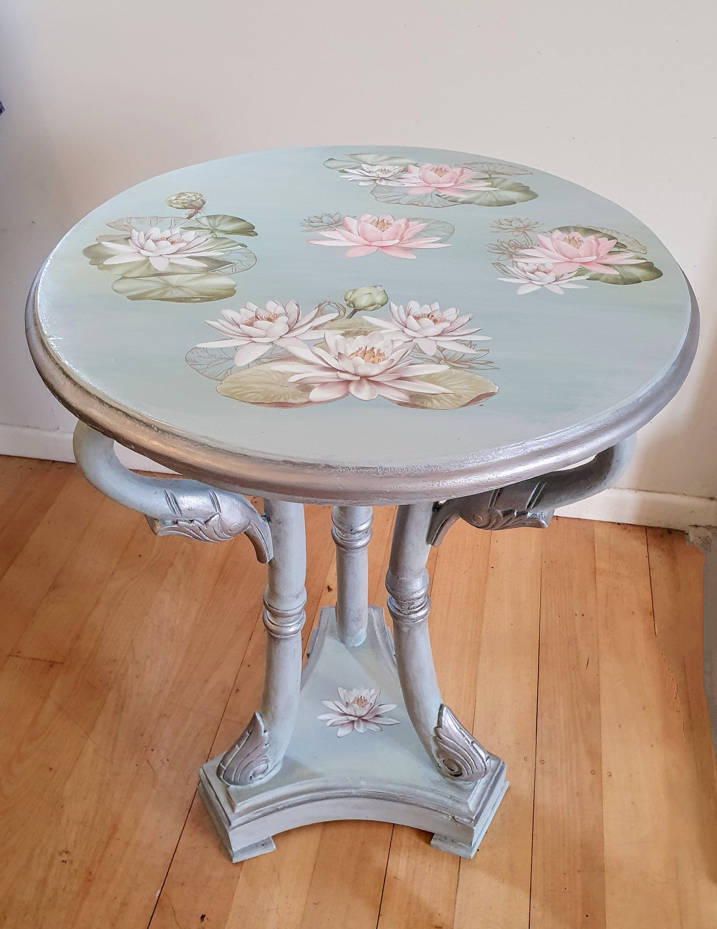 Swan Table